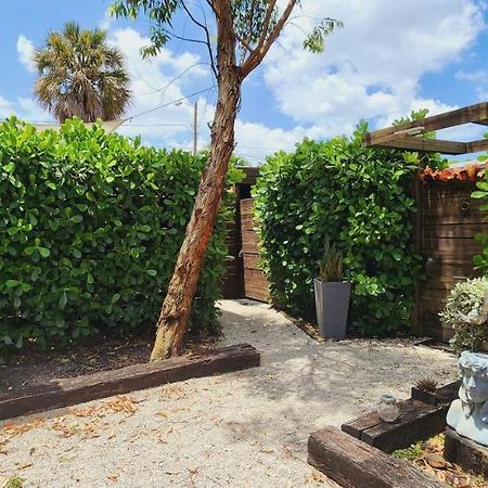 Private Aparment Studio In The Hard Of Miami Unit # 6 Opa-locka 외부 사진